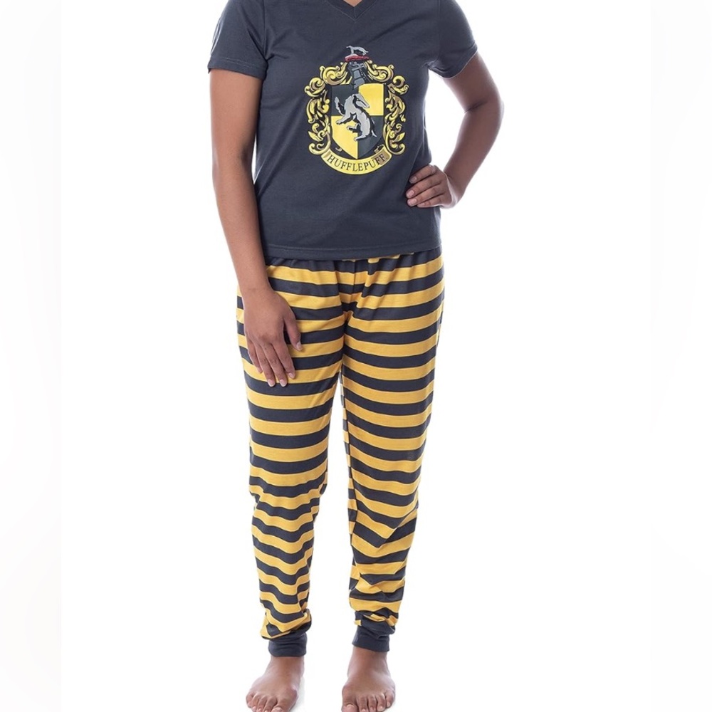 Harry Potter’s women’s sleep set. Size small. Two piece. 100% cotton. Hufflepuff